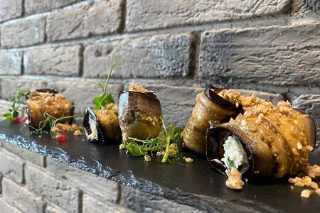 Рулетики из баклажанов с сыром надуги