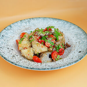 Теплый салат с баклажанами