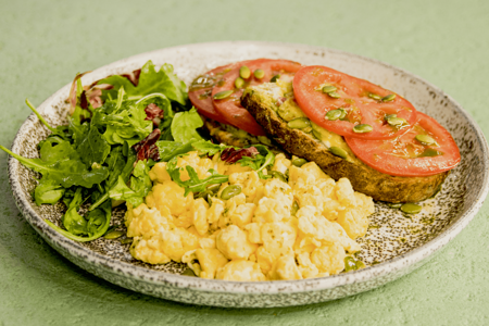 Скрэмбл с брускеттой