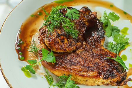 Стейк куриный в соусе из портвейна