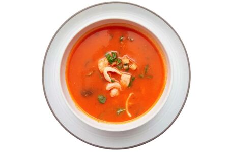 Острый томатный суп с морепродуктами