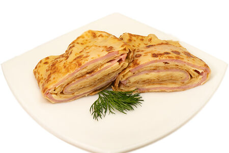 Блинчик с ветчиной и сыром российский