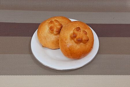 Пирожок с вишней