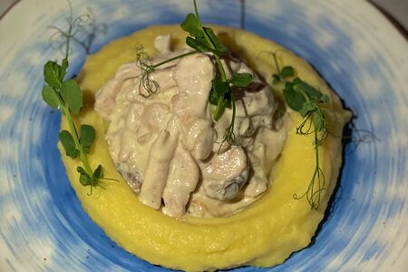 Бефстроганов из куриной грудки