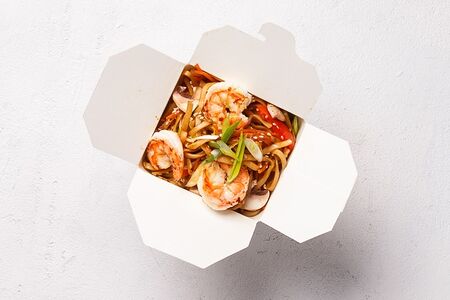 Wok с креветками