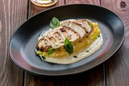 Грудка с соусом рокфор