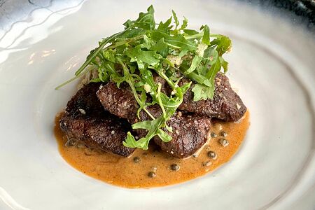 Вырезка, перечный соус