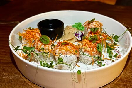 Лосось и манго с трюфельным айоле