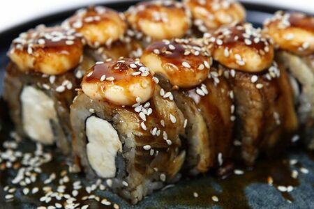 Ролл запеченная Филадельфия с угрем