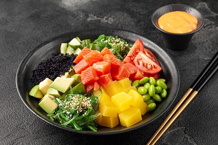 Поке с лососем спайси