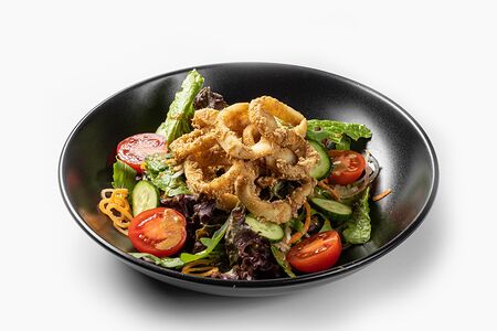 Салат с кальмаром и цитрусовой заправкой