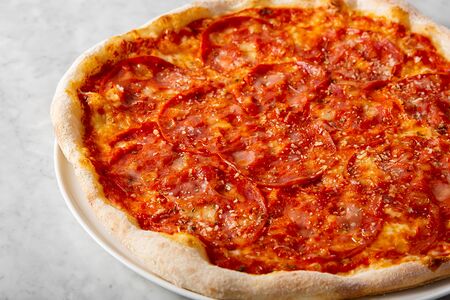 Пицца с салями