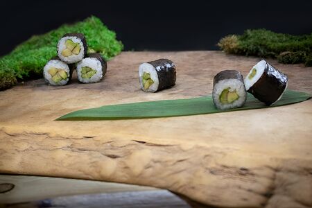 Ролл с авокадо