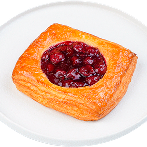 Слойка с вишней и заварным кремом