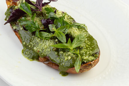 Батат с песто и пармезаном