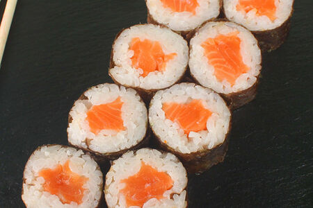Ролл с лососем