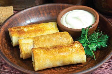 Блинчики с мясом и сметаной