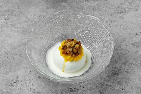 Буррата, манго, угорь, фуа-гра