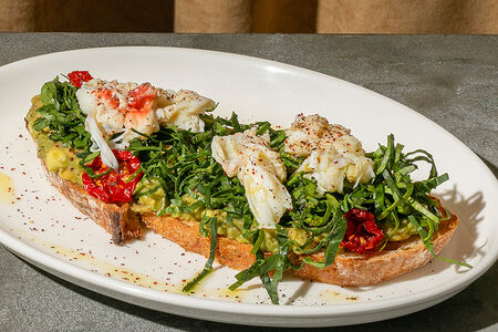 Брускетта с крабом