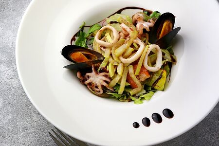 Салат с морепродуктами