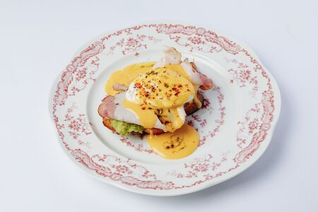 Бенедикт с ветчиной