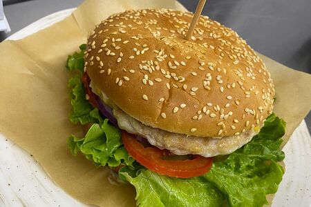 Бургер с говядиной на гриле