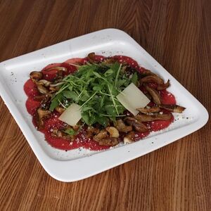 Карпаччо из говядины с белыми грибами