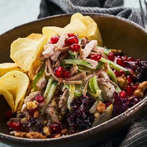 Салат мясной микс с чипсами