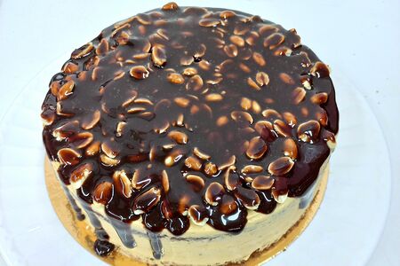 Торт Сникерс