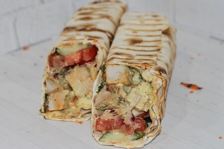 Шашлык из свинины в обычном лаваше большой