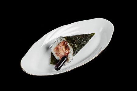 Хенд-ролл со спайси тунцом