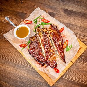 Уши свиные с медово-горчичным соусом