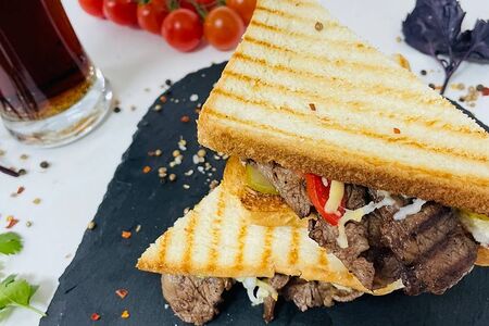 Сэндвич с мраморной говядиной