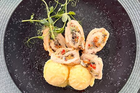 Куриный рулет с овощами