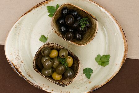 Маслины и оливки