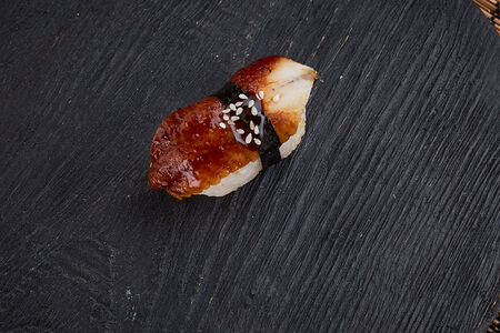 Суши с угрем