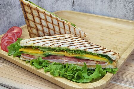 Сендвич с ветчиной и сыром