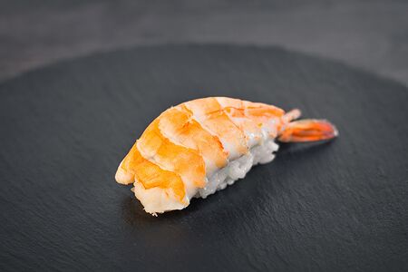Суши с креветкой