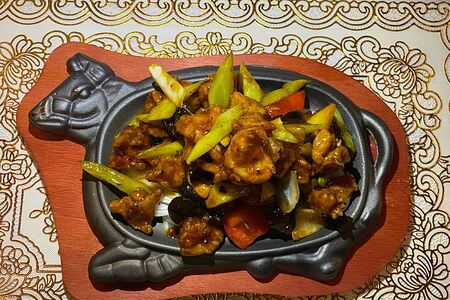 Курица на сковородке