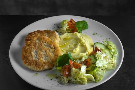 Котлеты из курицы с картофельным пюре