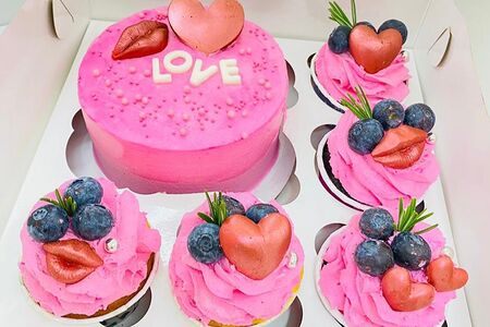 Бенто-торт и капкейки Лав