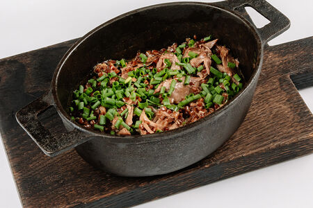 Гречневая каша с уткой и зеленым луком