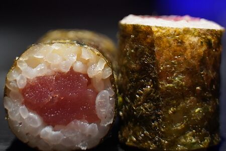 Ролл с тунцом