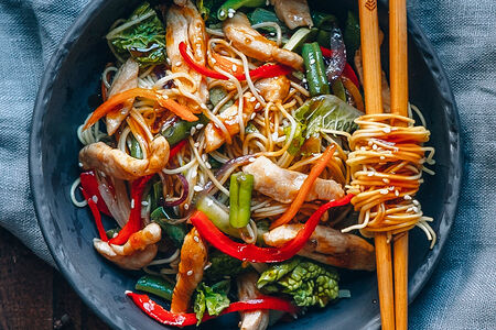 Вок с двойной курицей