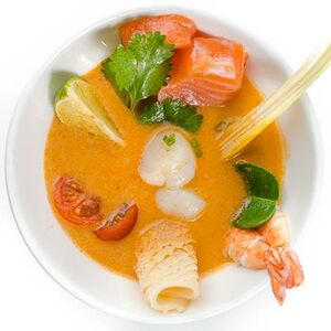 Том ям с морепродуктами