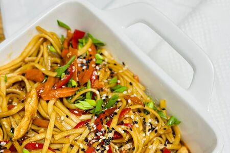 Удон с курицей в терияки-соусе