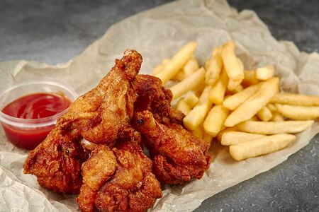 Комбо Крылья с картофелем фри и соусом на выбор