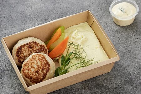 Рубленая котлета куриная с картофельным пюре