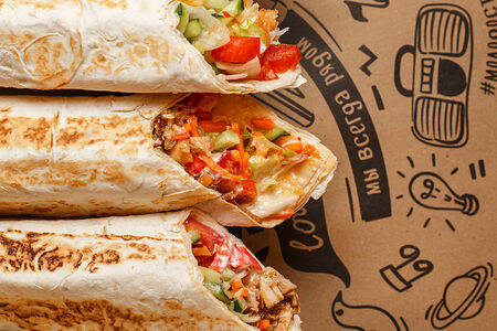 Шаурма с сыром и со свининой большая