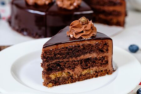 Порционный торт Прага